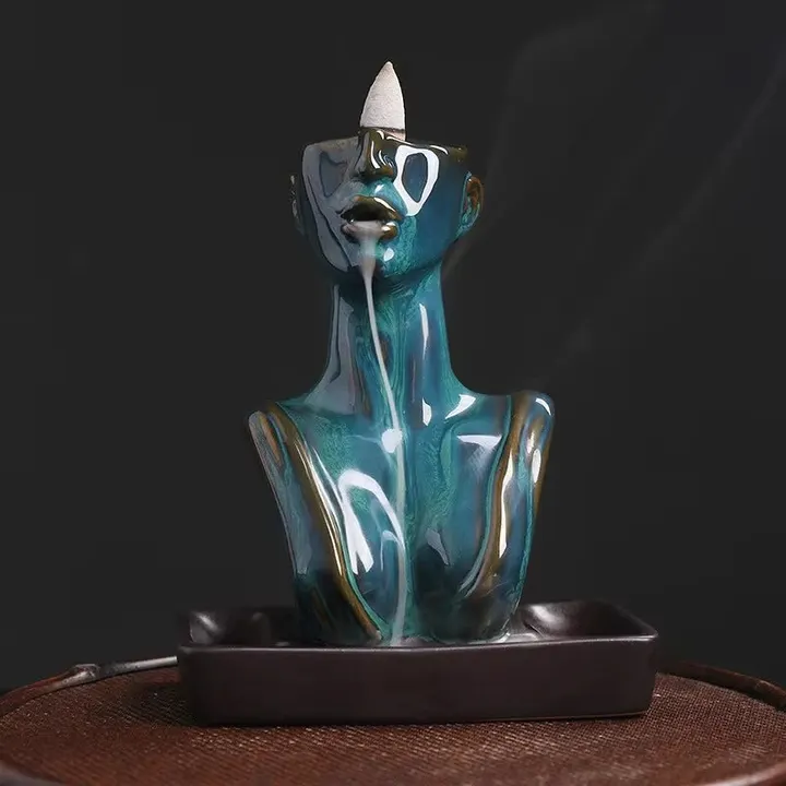 Incensário cascata escultura Musa Azul com fumaça descendente