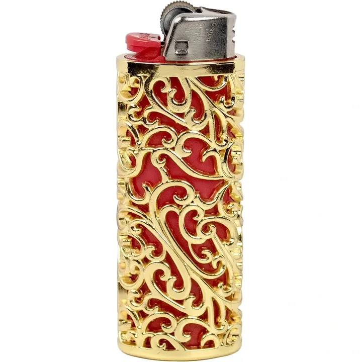 porta-isqueiro-bic-j6-ouro-capa-com-isqueiro - Porta-isqueiro BIC J6 ouro com desenho floral vazado e isqueiro demonstrativo encaixado.