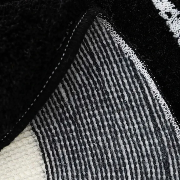 Detalhe da base antiderrapante do tapete bola 8
