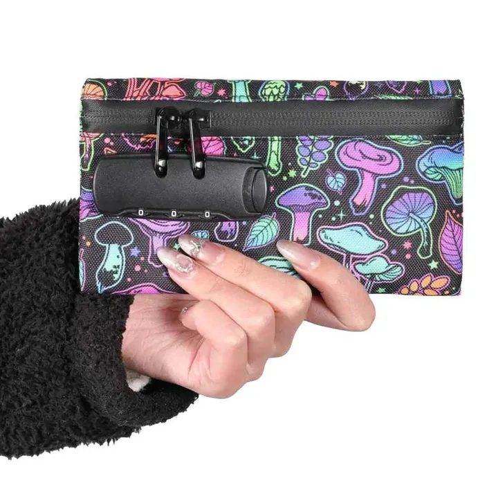 mushroom-stealth-bag-bolsa-anti-odor-com-senha-capa-frente-estampa-cogumelos