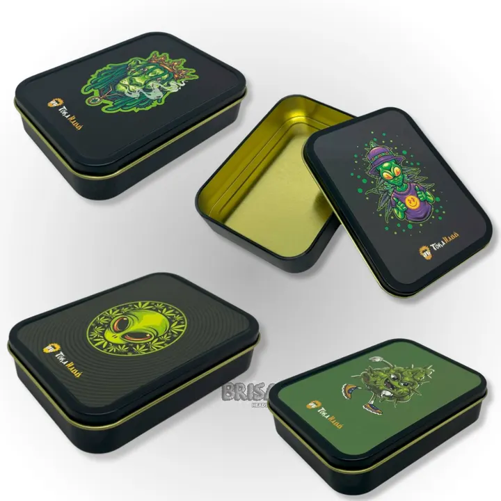 Case de Metal Tokahauú, latas fechadas e aberta mostrando o interior dourado