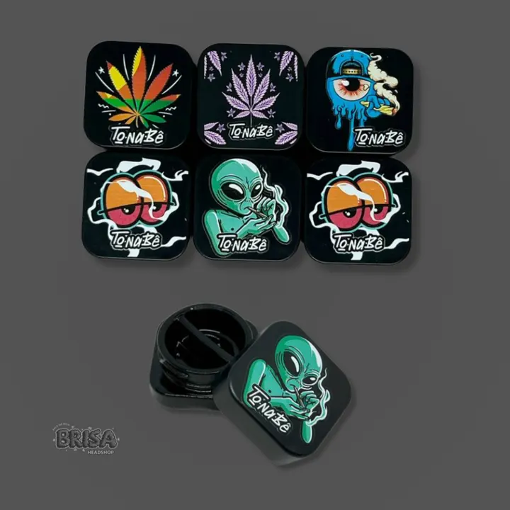 Slick de Vidro Tô Na Bê com estampas Folha Laranja, Folha Lilás, Olho Azul, E.T. e Olho Laranja, e o pote aberto